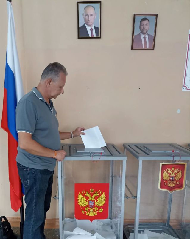 Принял участие в голосовании на выборах в Государственную Думу