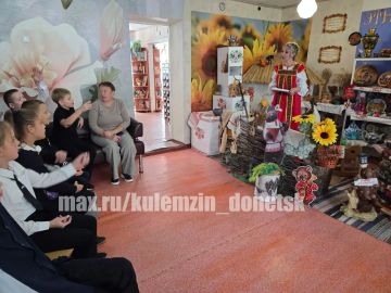 В библиотеке-филиале № 3 состоялась познавательная экскурсия «Веков связующая нить», посвященная русским традициям