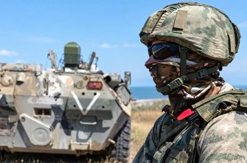 Военнослужащие Росгвардии спасли сбитую автобусом 20-летнюю девушку в Донецке