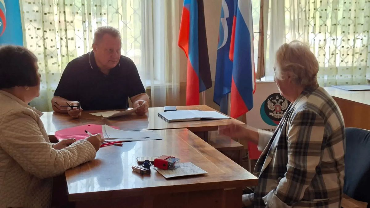 Руководитель Управы Киевского внутригородского района Валентин Левченко провёл личный приём граждан