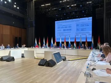 Сегодня в Калуге в рамках заседания Общественного совета при Федеральном дорожном агентстве обсудили вопросы реализации национального проекта «Инфраструктура для жизни» и развития сети автомобильных дорог