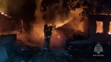 В Горловке огнеборцы МЧС России ликвидировали пожар, возникший в результате атаки БПЛА ВСУ