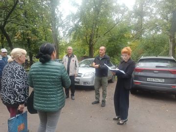 В рамках проекта «Управдом», 23 сентября, заместитель руководителя Управы Киевского внутригородского района Александр Хромоногих совместно с депутатом Донецкого городского совета Татьяна Шаповал и депутатом Народного Совета...