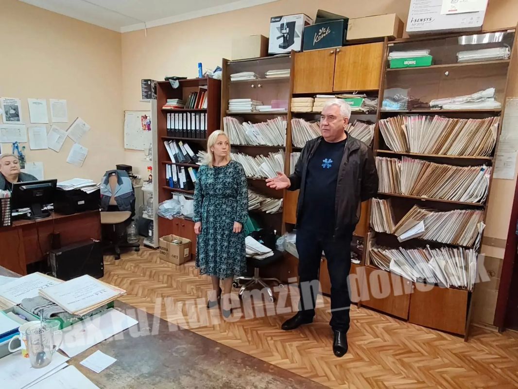 Сегодня в Петровском районе прошла встреча заместителя главы администрации г.о. Донецк Владимира Зайцева с работниками Эксплуатационной службы предприятия «Донецкгоргаз»