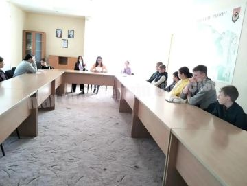 С целью предупреждения безнадзорности и правонарушений среди несовершеннолетних, а также профилактики несчастных случаев с их участием, специалисты управления опеки и попечительства администрации г.о. Донецк провели в...