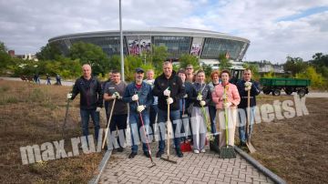 Сотрудники управления по физической культуре и спорту, а также спортивных учреждений присоединились к субботнику!