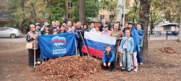 Сегодня, 26 сентября, в рамках партийного проекта "Городская среда" партии "Единая Россия" сотрудники Управы Калининского внутригородского района совместно с заместителем Главы администрации городского округа Донецк Максимом...
