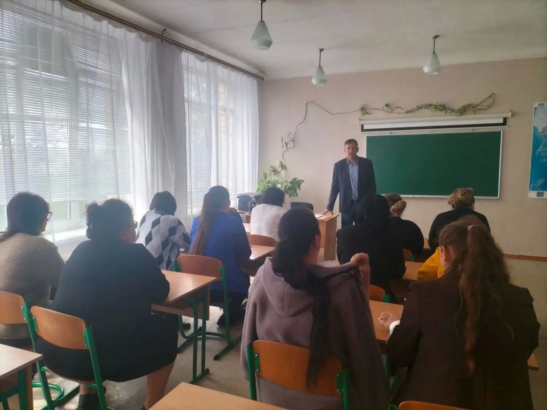 На связи со школой: депутат Сергей Канарь встретился с педагогами Стыльской школы