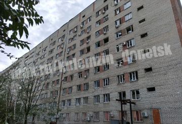 Последствия вражеской атаки БПЛА на медицинское учреждение в Будённовском районе