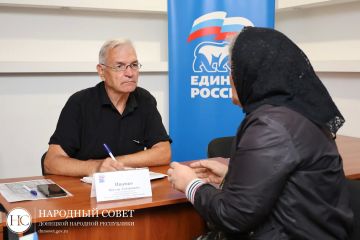 На связи с жителями. Виктор Ищенко провёл прием граждан, в ходе которого обсудили вопросы сферы здравоохранения и социальной поддержки