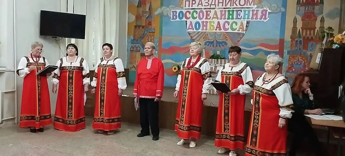 В Светлодарске прошел праздничный концерт с участием творческих коллективов