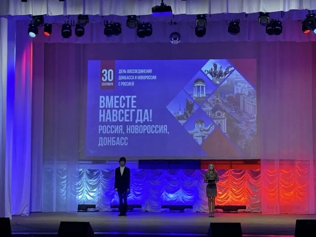 Во Дворце культуры им. И Франко в рамках проекта «Культура малой родины» состоялся торжественный праздничный концерт «За единство! Мы — Россия!» посвященный Дню воссоединения Донецкой Народной Республики с Российской...