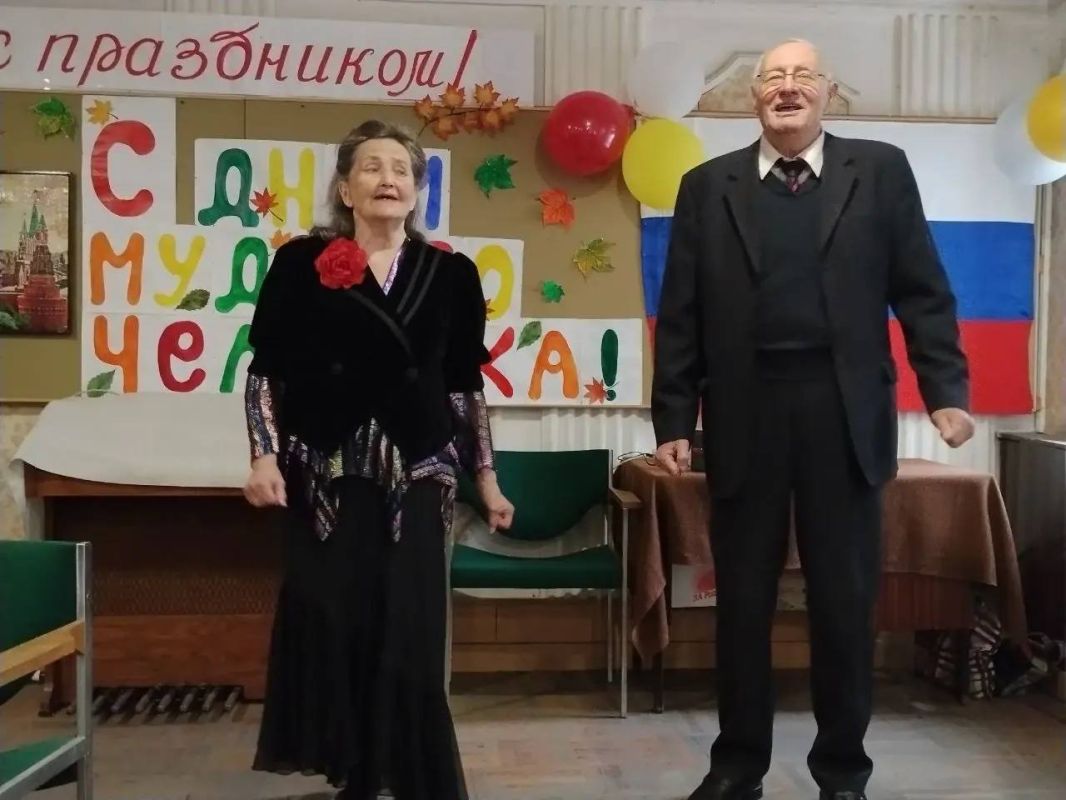 Праздник мудрости и тепла. В Центре социального обслуживания Киевского внутригородского района города Донецка прошел душевный праздник, посвященный Дню пожилого человека