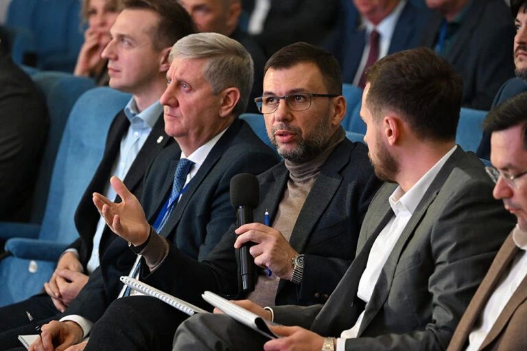 Во второй день стратегической сессии Глава ДНР Денис Пушилин дал установки муниципалитетам по развитию округов