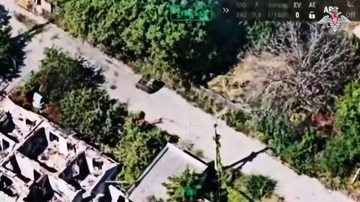 Российские войска завершили зачистку жилой застройки на востоке Доброполья и идут вдоль дорог и лесополос западнее Доброполья, чтобы окружить остающихся в городе солдат ВСУ — Пушилин