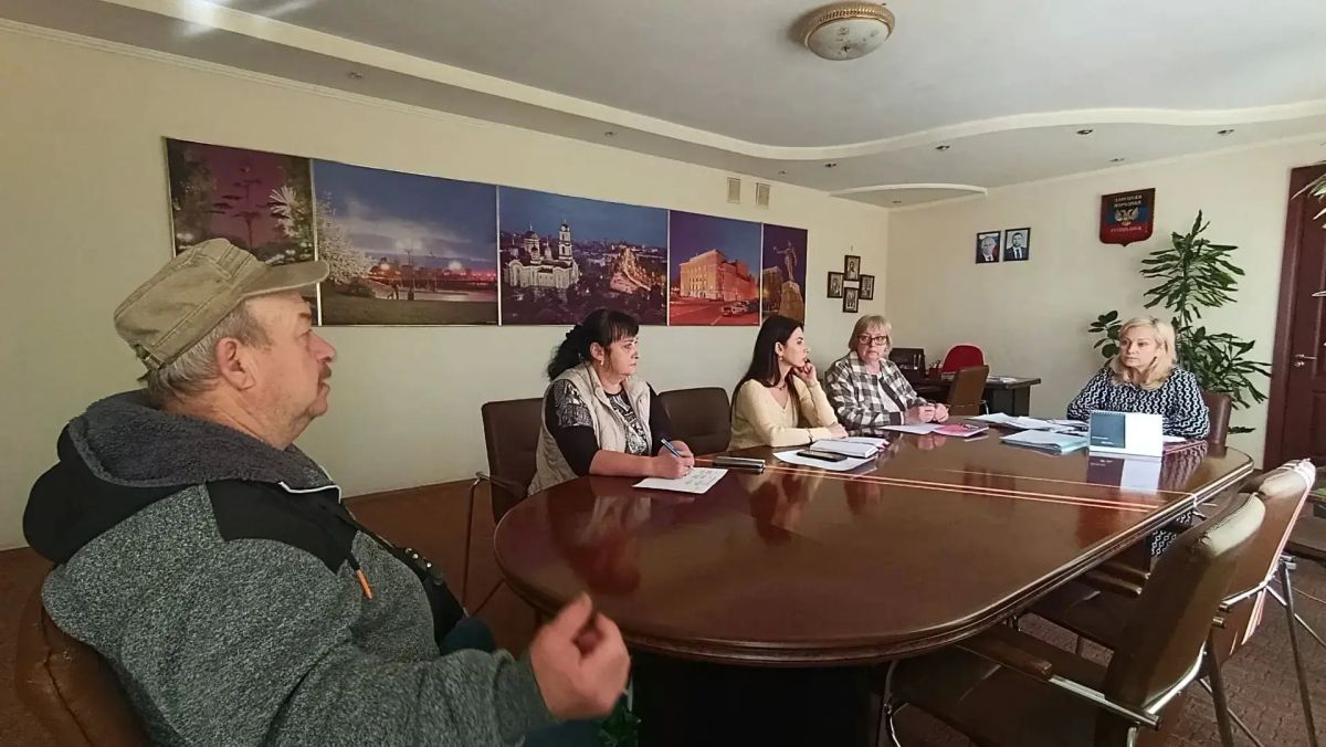 В понедельник,5 октября, руководитель Управы Петровского внутригородского района Администрации городского округа Донецк Наталья Ивановна Бегуненко провела еженедельный прием граждан