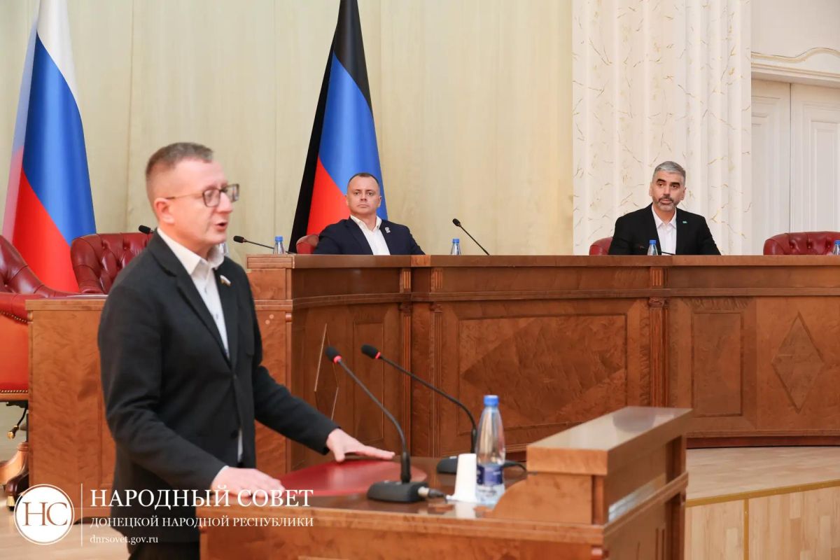 Опыт Народного Совета — фундамент федеральных решений: Виктор Николаенко встретился с парламентариями ДНР