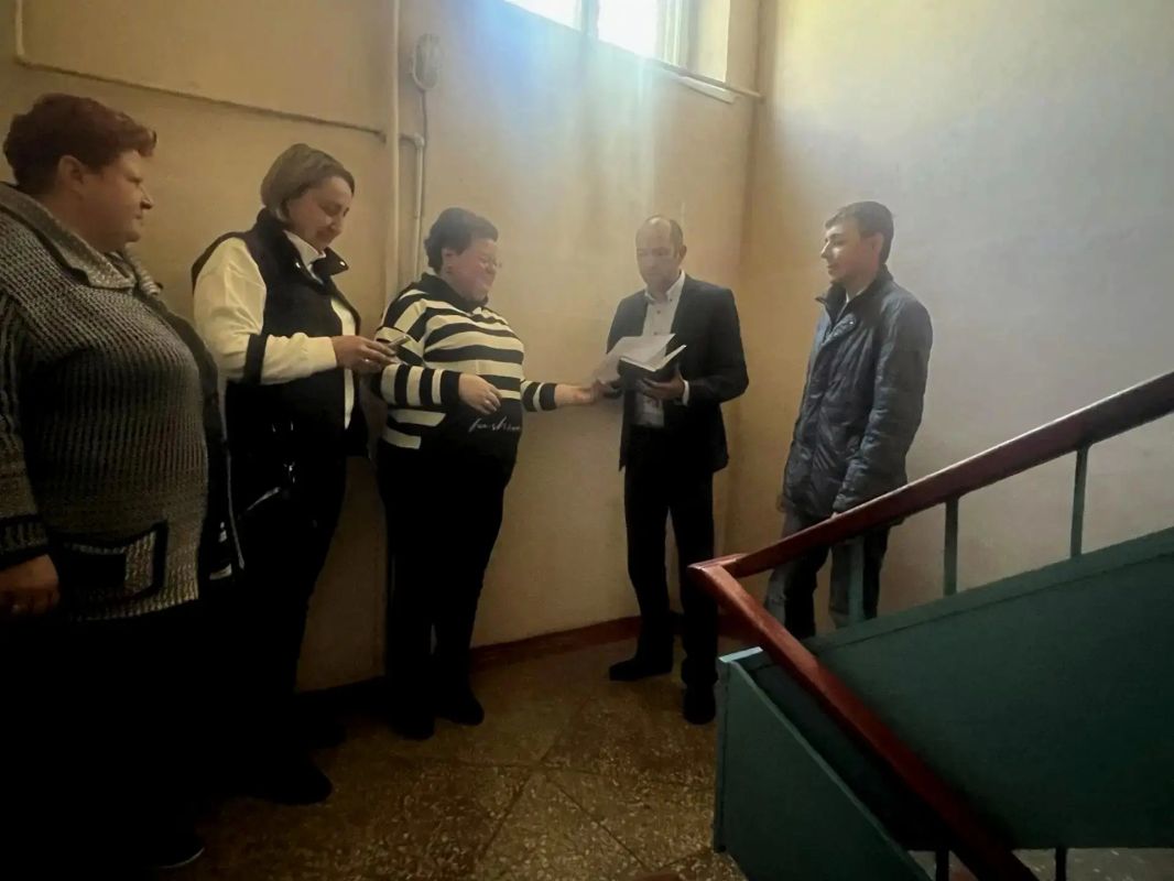 Состоялась встреча с жителями, на которой присутствовал заместитель руководителя Управы Ленинского внутригородского района Анатолий Разумов