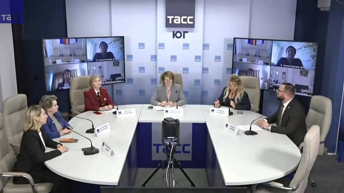 Региональном информационном центре «ТАСС Юг» Круглый стол в формате телемоста Ростов — Донецк — Луганск — Симферополь прошел круглый стол