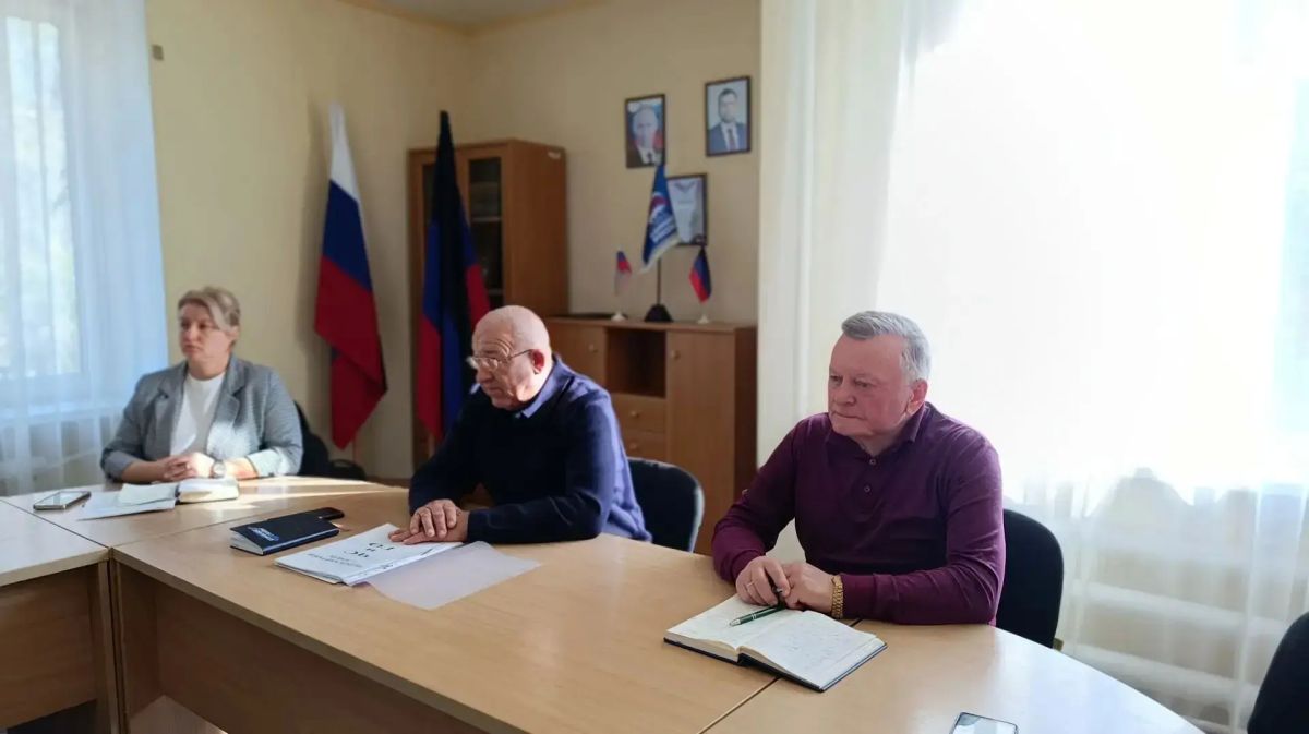 Первый заместитель руководителя Управы Петровского района Плахутин Юрий Иванович провел с сотрудниками Управы района обучающий семинар, посвященный вопросам гражданской обороны и организации действий при возникновении...