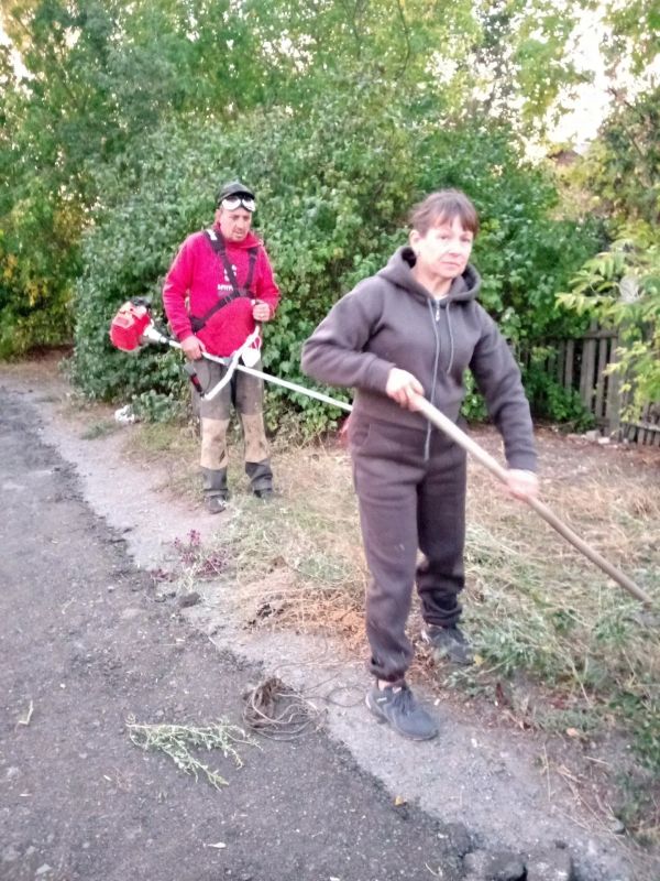 Сегодня, 10 октября, в Петровском районе Донецка прошёл субботник в рамках проекта «Городская среда» Всероссийской Политической Партии «Единая Россия»
