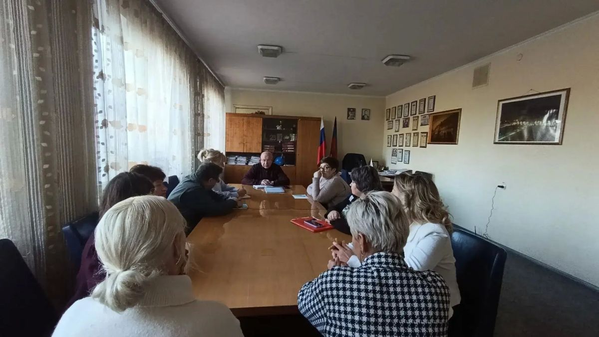 В рамках проекта «УПРАВДОМ» в Управе Петровского внутригородского района Администрации г.о. Донецк прошло рабочее совещание по вопросам жилищно-коммунального характера