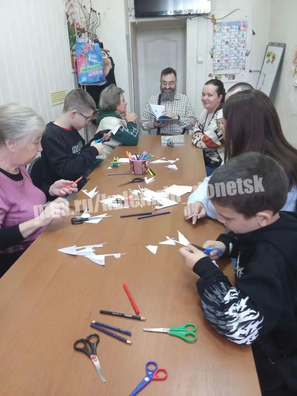 Сегодня в Донецком городском молодёжном центре прошла памятная акция, посвящённая Дню белых журавлей, который в России ежегодно отмечают 22 октября