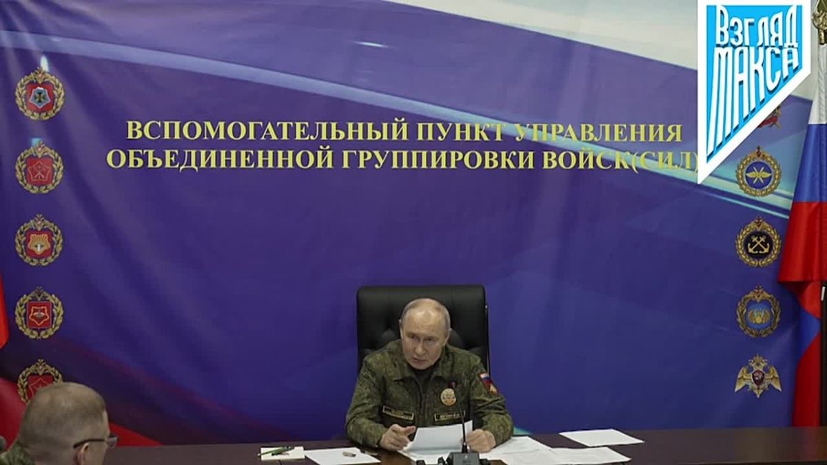 Президент России Владимир Путин посетил вспомогательный пункт управления Объединённой группировки войск, где провёл совещание с командным составом