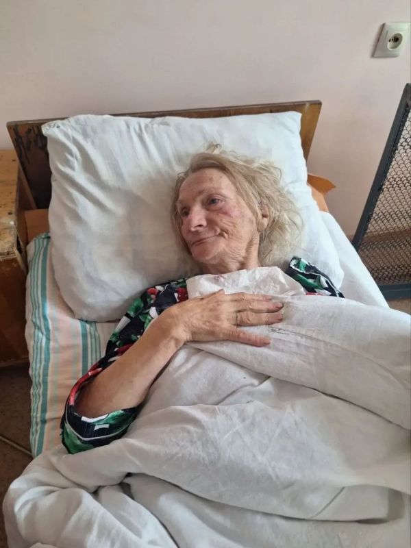 Марина Ахмедова: В Донецке врачи пришли к бабе Любе в 4-й больнице