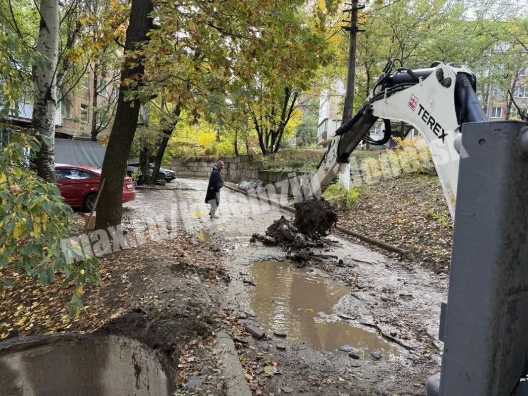 В Ленинском районе по ул. Речная завершили прочистку дренажной ливневой сети на внутриквартальной территории жилых домов