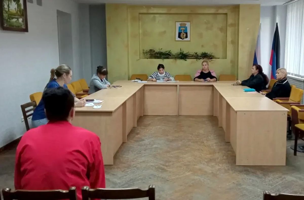 Сегодня, 19 октября, в Управе Калининского внутригородского района администрации городского округа Донецк состоялось заседание административной комиссии