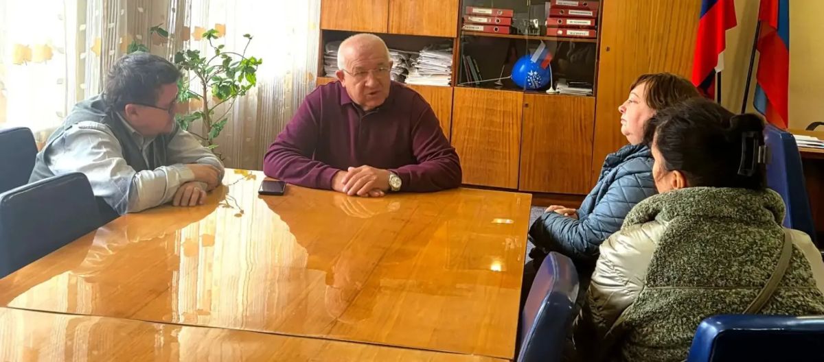 Первый заместитель руководителя Управы Петровского внутригородского района Администрации городского округа Донецк Юрий Иванович Плахутин провел еженедельный прием граждан