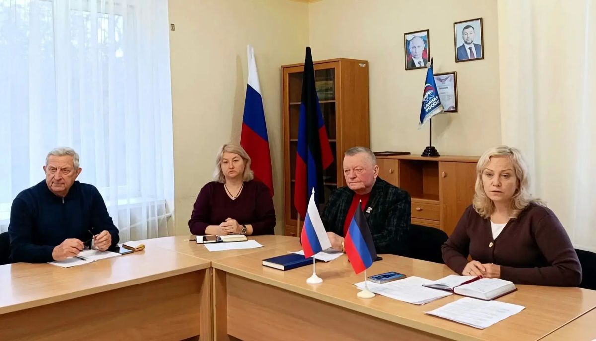 Наталья Бегуненко: Сегодня, 21 октября, руководитель Управы Петровского внутригородского района Администрации г.о. Донецк Бегуненко Наталья Ивановна провела еженедельное аппаратное совещание