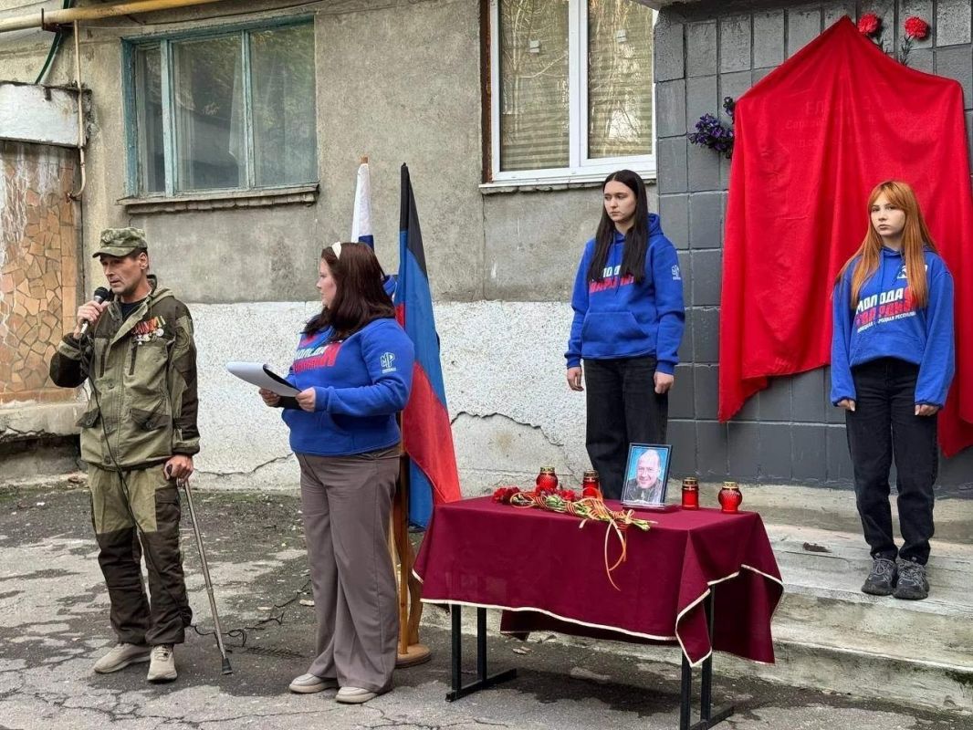 В Ждановке установили памятные знаки «Звезда Героя» погибшим защитникам
