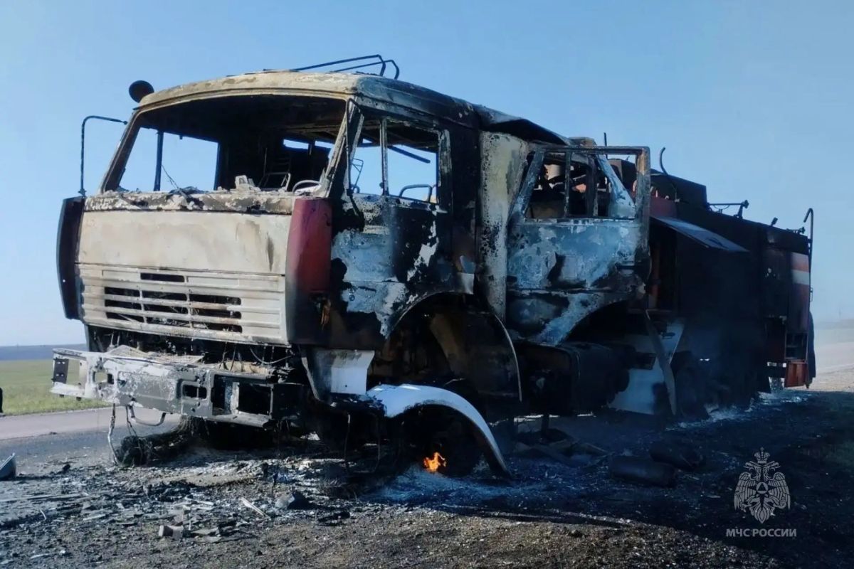 В Тельмановском округе ДНР при налёте украинского БПЛА уничтожена пожарная автоцистерна МЧС России