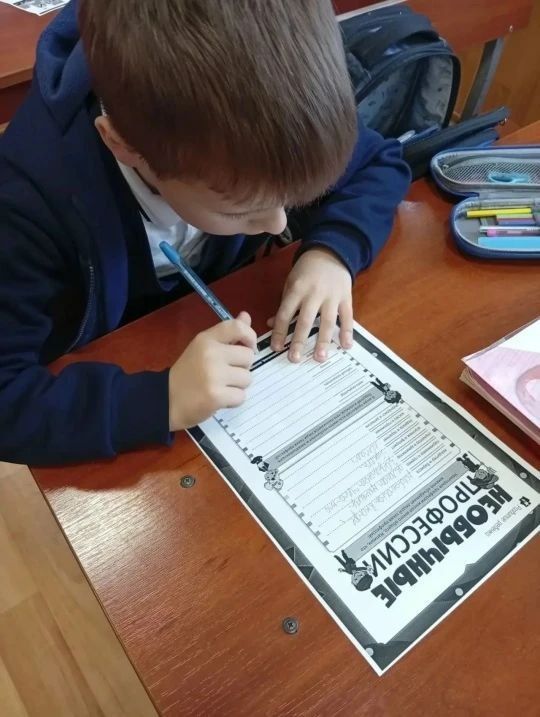 «Учиться в Донбассе: профессии созидания»: в школах и колледжах Республики прошёл региональный разговор о важном