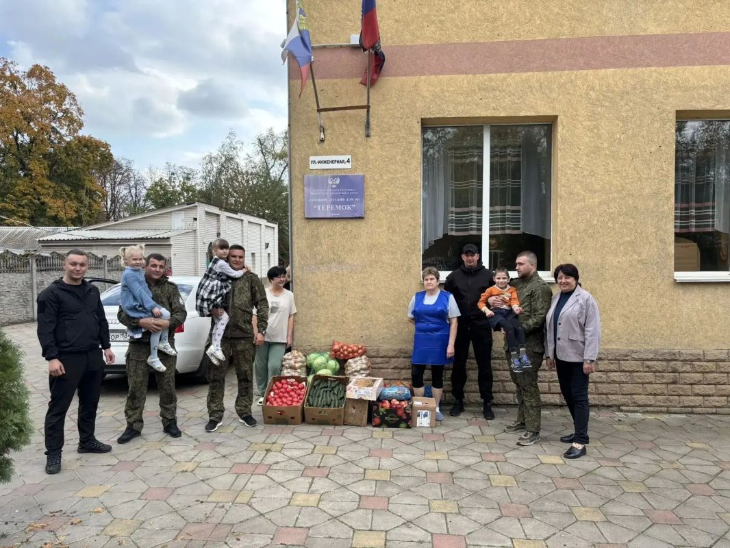 В рамках шефской помощи сотрудники 121 военного следственного отдела СК России посетили подшефный детский дом «Теремок» города Донецка