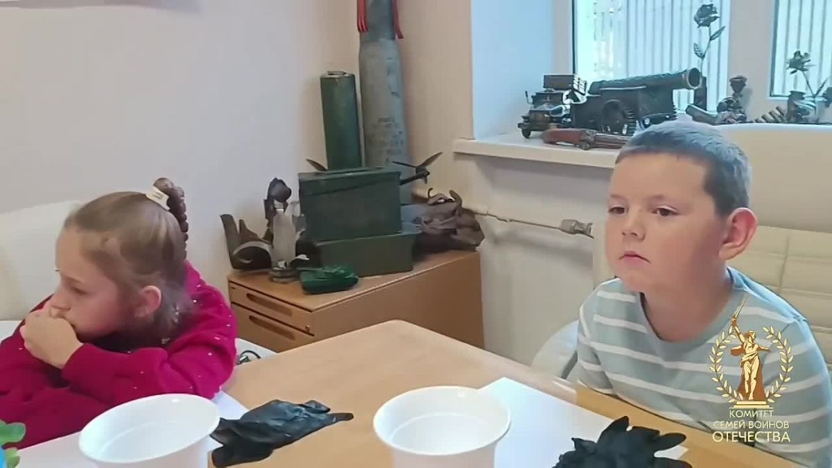 «Тепло наших рук — в подарке для бабушки и дедушки»: как прошёл мастер-класс в Донецке