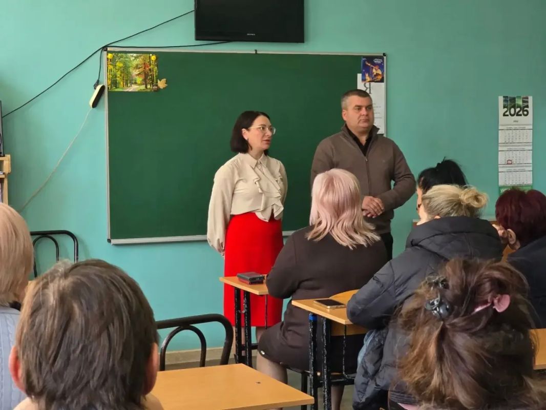Сегодня, 27 октября, руководитель Управы Ленинского внутригородского района Администрации городского округа Донецк Татьяна Темникова, заместитель главы администрации - директор Департамента финансов Дмитрий Даньшин...