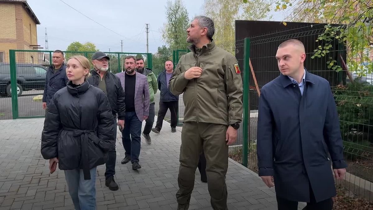 Губернатор Забайкальского края осмотрел отремонтированную музыкальную школу в пгт Новый Свет Старобешевского округа