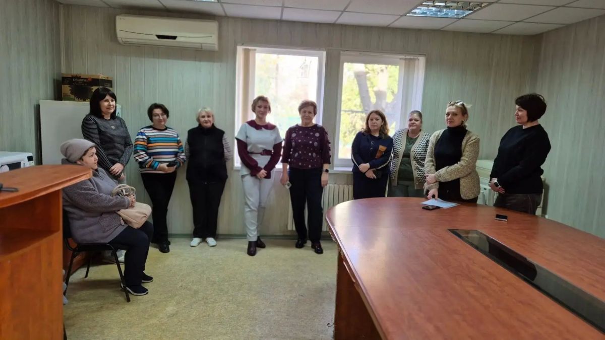 Встреча в пгт Новый Свет. Заместитель председателя Старобешевского муниципального совета Татьяна Владимировна Коржова провела встречу с работниками структурного подразделения АО «Инфраструктурные Проекты» — «Энерготорг»