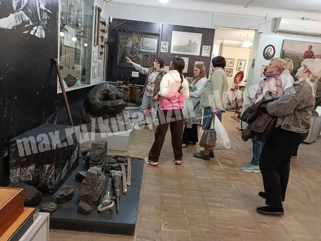 В преддверии Дня народного единства для детей льготной категории Киевского района было организовано увлекательное путешествие по истории родной земли